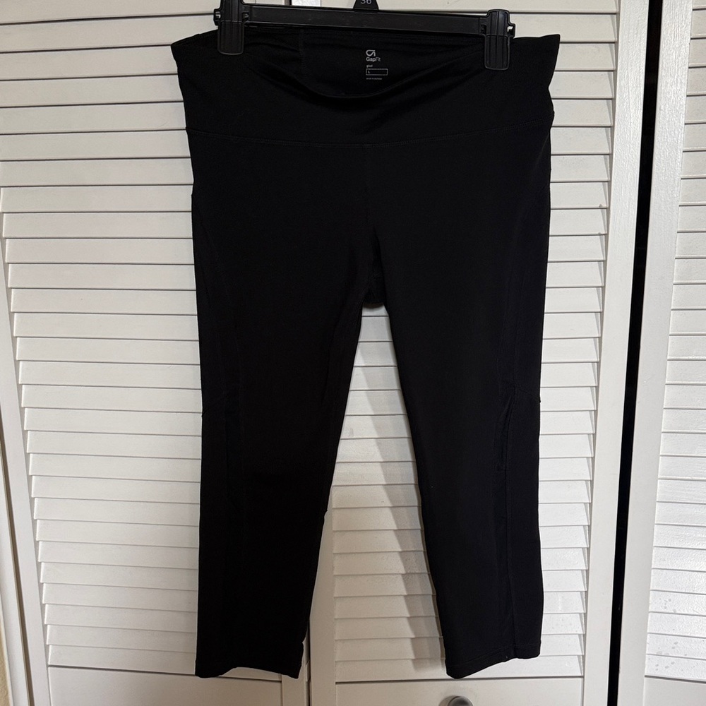 GAP Black Cropped Active Leggings